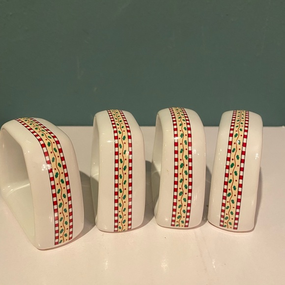 Set Of 4 Debbie Mumm Snowman Ceramic Holly Leaves Christmas Napkin Rings - Picture 2 of 4